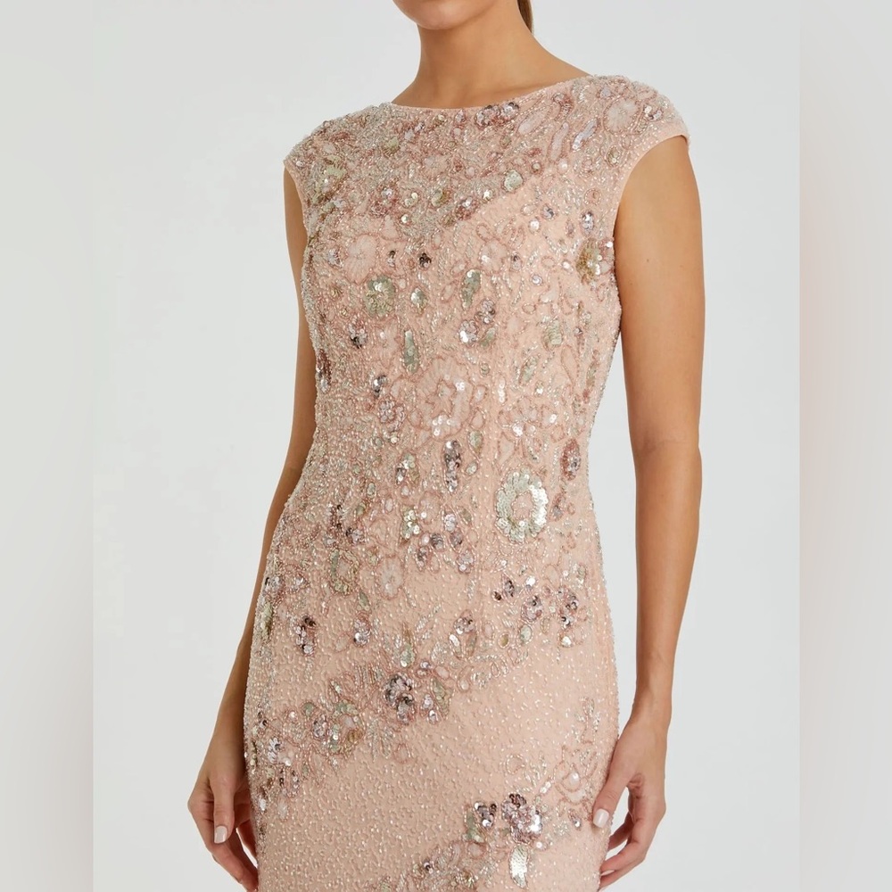 MAC DUGGAL
Pink Embellished Bateau Neck Cap Sleeve Floral Beaded Trumpet Gown - Picture 4 of 17